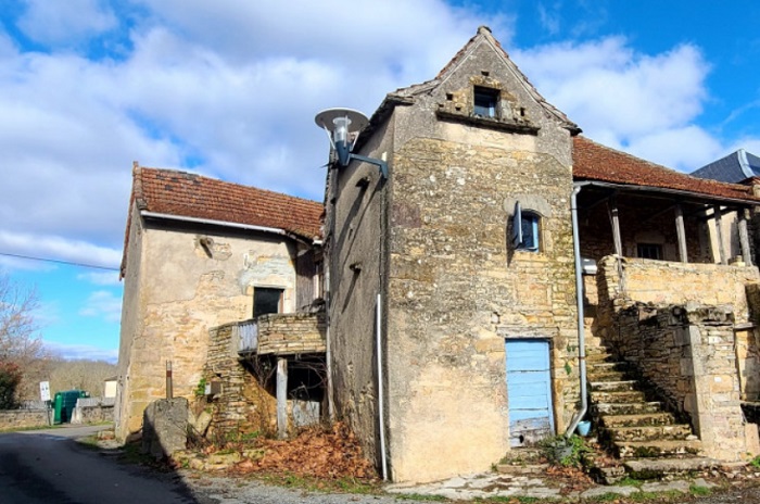 achat vente Maison ancienne a vendre  en pierre  Saillac , en centre-bourg LOT MIDI PYRENEES