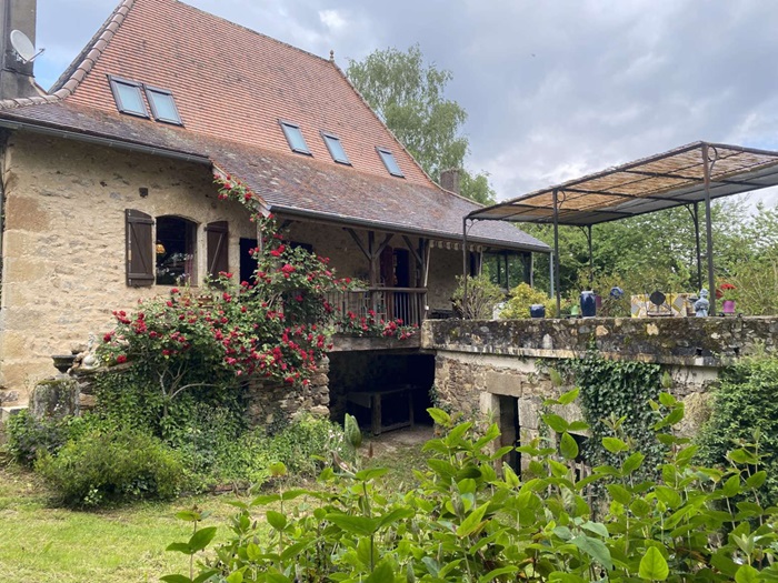 achat vente Demeure en pierre de caractère a vendre restaurée , dépendances Terrou , au calme sans être isolée, dans un hameau tranquille LOT MIDI PYRENEES