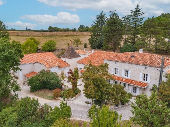 achat vente Maison ancienne a vendre  en pierre , dépendance, pigeonnier Pujols  LOT ET GARONNE AQUITAINE