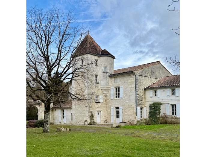 achat vente Logis ancien a vendre  , dépendance, tennis, piscine Proche Angoulême  CHARENTE POITOU CHARENTES