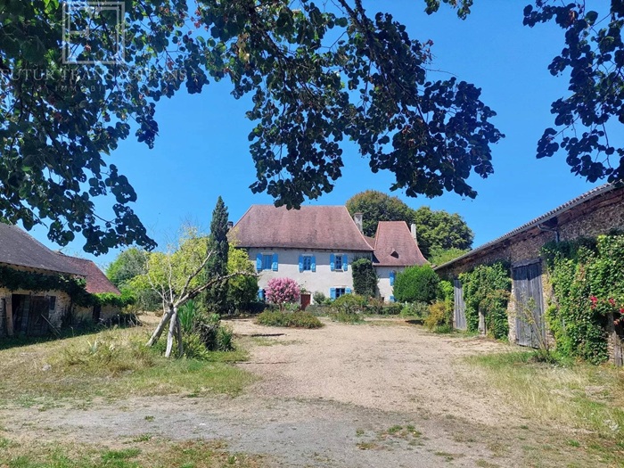 achat vente Maison Noble a vendre  , dépendances, étang Saint-Jory-de-Chalais ,  au coeur du Périgord vert DORDOGNE AQUITAINE
