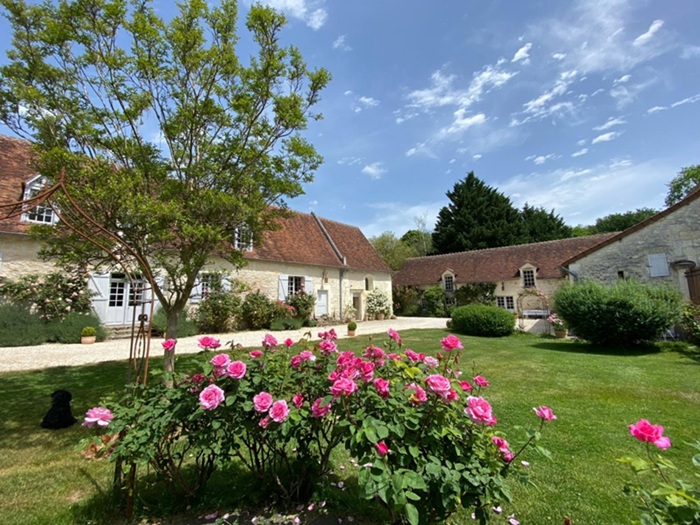 achat vente Manoir avec Chapelle a vendre ISMH , dépendances, gîtes, salle de réception, étang Indre , entre Touraine et Berry, 2h40 de Paris. INDRE CENTRE