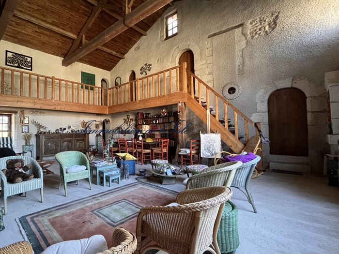 achat vente Maison de Caractère a vendre  , pigeonnier, puits Cherval  à 10 mn, dans un village AQUITAINE DORDOGNE