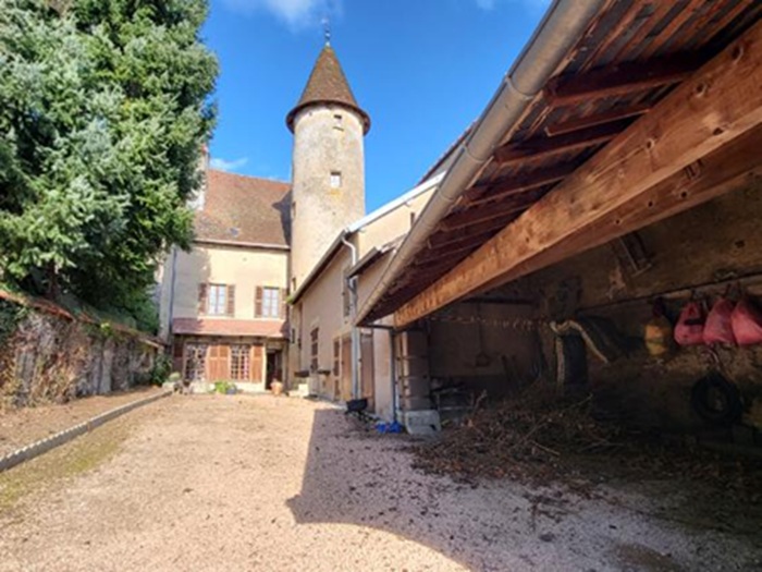 achat vente Demeure de Caractère a vendre , dépendances Moulins-Engilbert , à proximité, centre historique NIEVRE BOURGOGNE