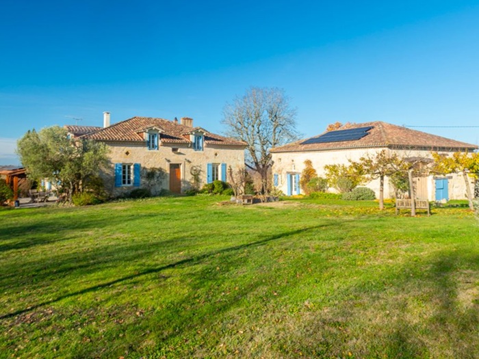 achat vente Charmante Maison en pierre a vendre  en très bon état , dépendance, piscine, puits Miradoux , à quelques minutes, vue imprenable GERS MIDI PYRENEES