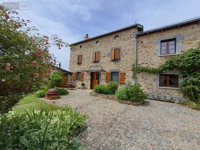 achat vente Ancien Corps de ferme a vendre  restauré , dépendances Lorcières , dans lieudit CANTAL AUVERGNE