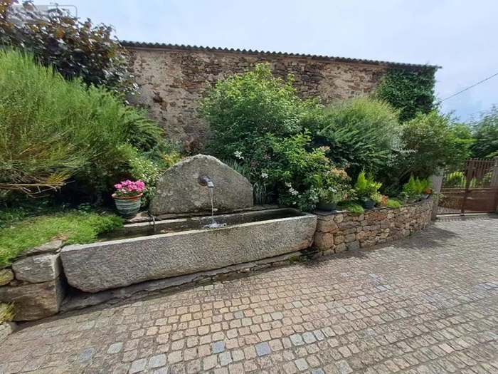 achat vente Ancien Corps de ferme a vendre  restauré , dépendances Lorcières , dans lieudit CANTAL AUVERGNE