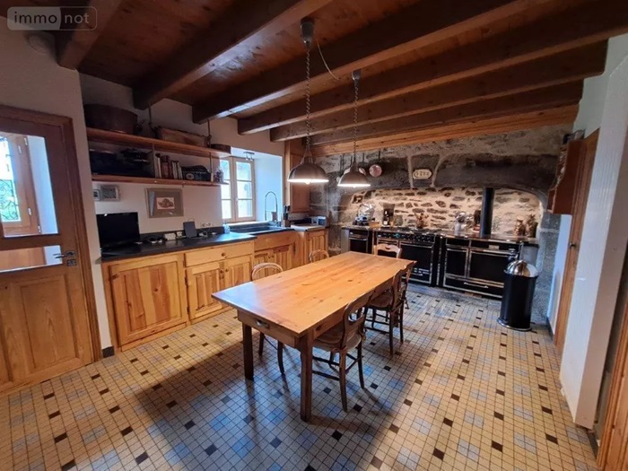 achat vente Ancien Corps de ferme a vendre  restauré , dépendances Lorcières , dans lieudit CANTAL AUVERGNE