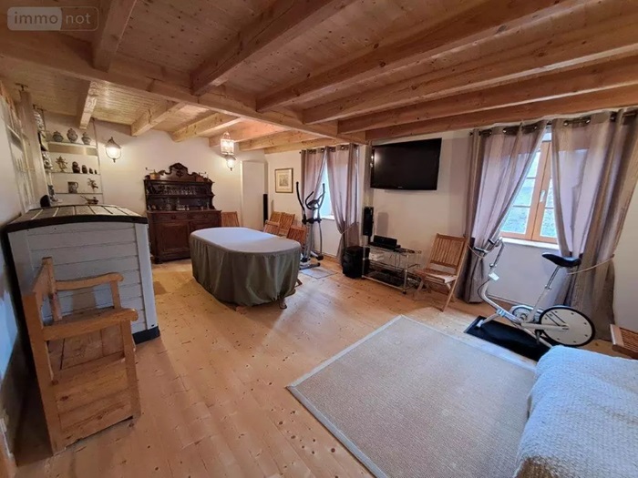 achat vente Ancien Corps de ferme a vendre  restauré , dépendances Lorcières , dans lieudit CANTAL AUVERGNE
