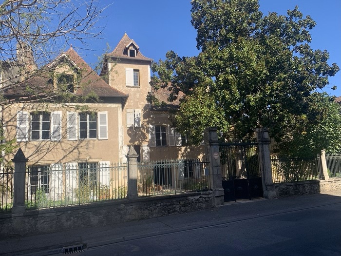 achat vente Manoir Urbain a vendre  à finir de restaurer , dépendance, 2nde maison indépendante Saint-Céré , tous commerces à pied LOT MIDI PYRENEES