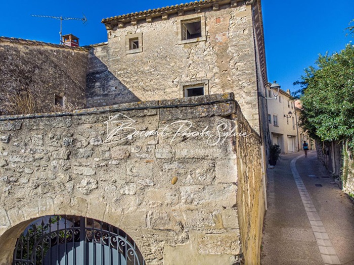 achat vente Ancien Presbytère a vendre   Les Angles , dans le vieux village, 10 mn TGV AVIGNON GARD LANGUEDOC ROUSSILLON