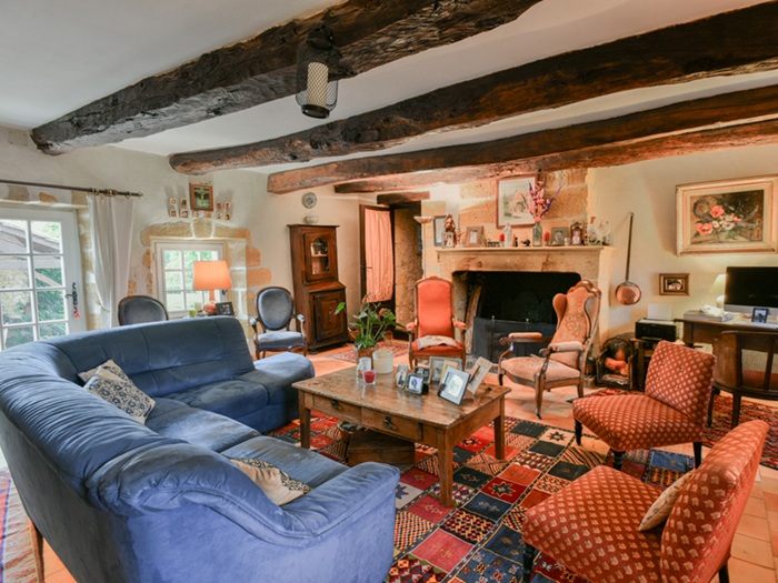 achat vente Authentique Domaine en pierre a vendre  , dépendances, gîte, piscine Lalinde , à proximité, 20km de Bergerac, dans un écrin de verdure DORDOGNE AQUITAINE