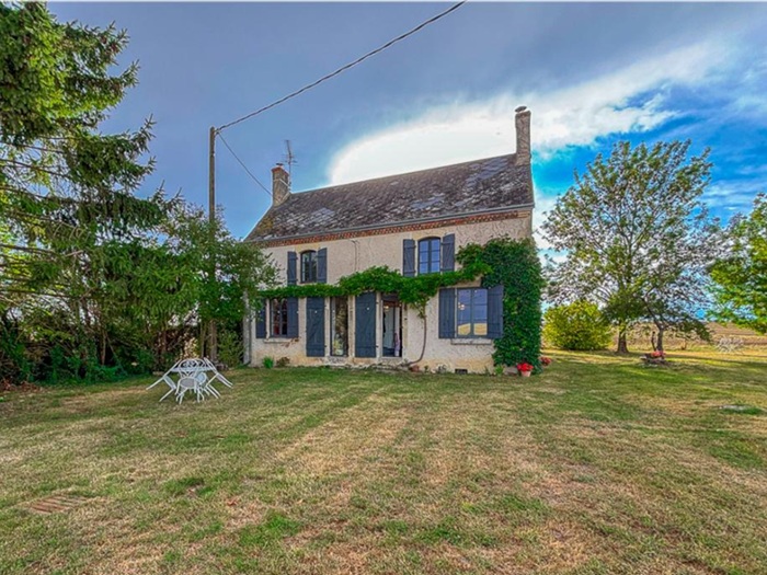 achat vente Charmante Maison bourgeoise a vendre  de campagne  Saint-Outrille , endroit paisible où règne le calme CHER CENTRE