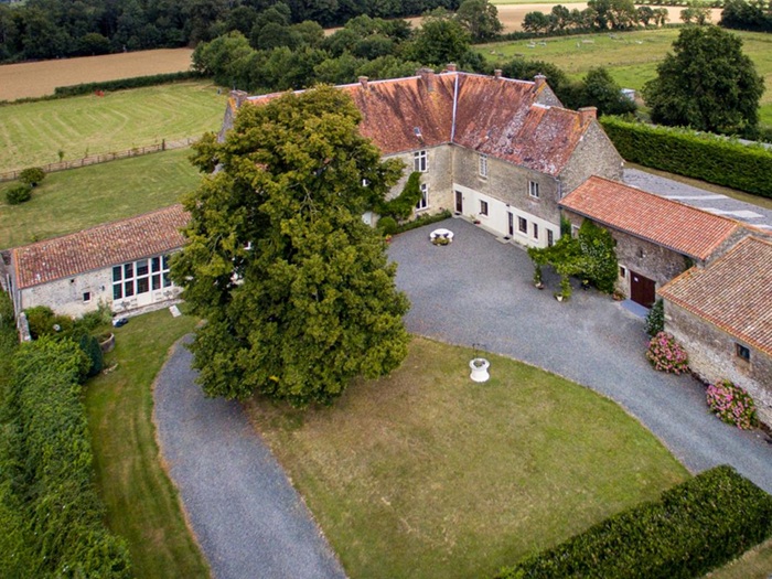 achat vente Demeure de prestige a vendre  en parfait état , dépendances, gîte Saint-Hilaire-des-Loges  VENDEE PAYS DE LA LOIRE