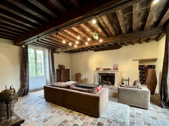 achat vente Maison de Maître a vendre  , dépendances, pigeonnier, piscine Luchapt  VIENNE POITOU CHARENTES