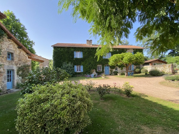 achat vente Manoir rustique a vendre  , dépendance Busserolles  DORDOGNE AQUITAINE