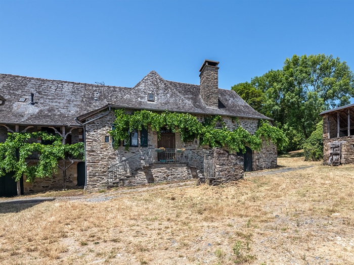 achat vente Demeure Authentique a vendre , dépendances, puits Allassac , environnement paisible, vue dégagée CORREZE LIMOUSIN